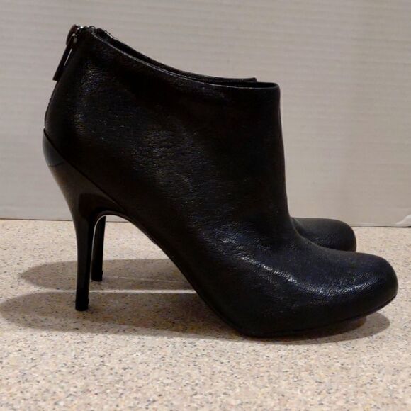 👍 Reaction Black Heels Size 6.    A1 - Picture 1 of 5